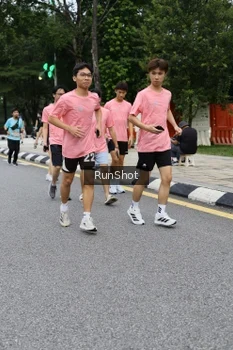 Runner Photo 4300444