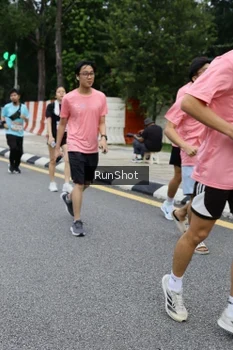 Runner Photo 4300453