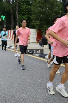 Runner Photo 4300459