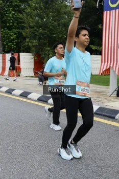 Runner Photo 4300519