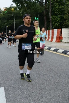 Runner Photo 4300565