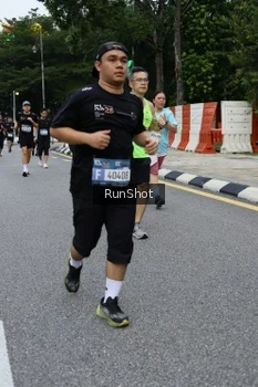 Runner Photo 4300572