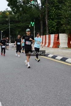 Runner Photo 4300574