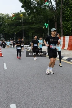 Runner Photo 4300579
