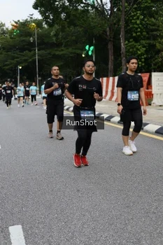 Runner Photo 4300591