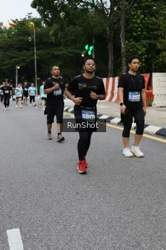 Runner Photo 4300593