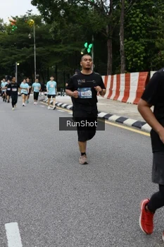 Runner Photo 4300601