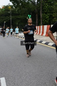 Runner Photo 4300606