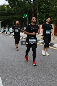 Runner Photo 4300610