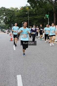 Runner Photo 4300624