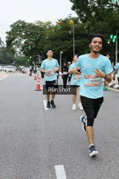 Runner Photo 4300634