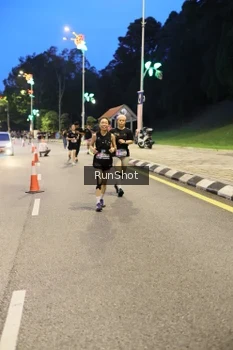 Runner Photo 4300640