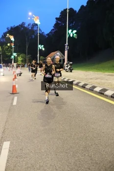 Runner Photo 4300647