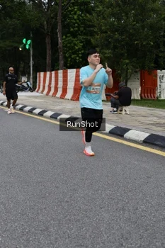 Runner Photo 4300700