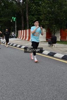 Runner Photo 4300701