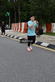 Runner Photo 4300702