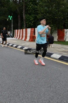 Runner Photo 4300703