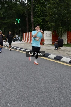 Runner Photo 4300704