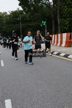 Runner Photo 4300713