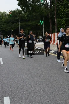 Runner Photo 4300740