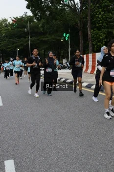 Runner Photo 4300742