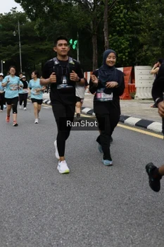 Runner Photo 4300744