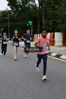 Runner Photo 4300815