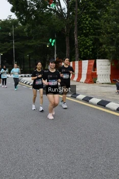 Runner Photo 4300864