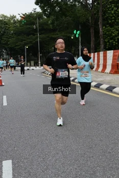 Runner Photo 4300902