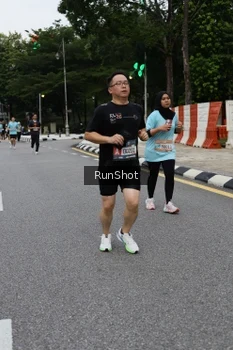 Runner Photo 4300904