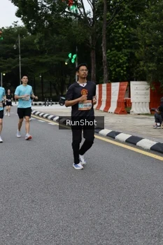 Runner Photo 4300918