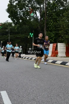 Runner Photo 4300943