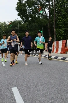 Runner Photo 4301040