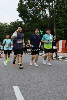 Runner Photo 4301042