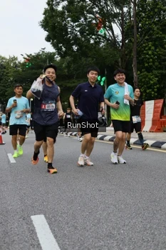 Runner Photo 4301043