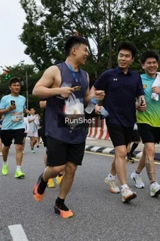 Runner Photo 4301051