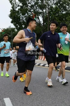 Runner Photo 4301052