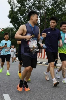 Runner Photo 4301056