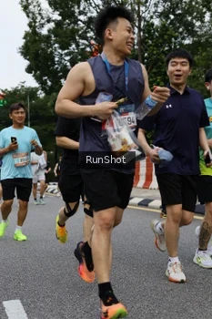 Runner Photo 4301057