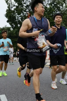 Runner Photo 4301058