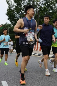 Runner Photo 4301065