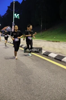 Runner Photo 4301342