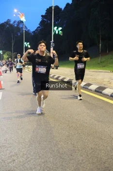 Runner Photo 4301394