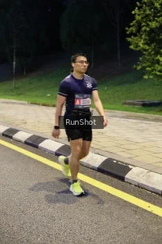 Runner Photo 4301691