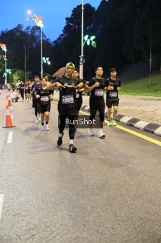 Runner Photo 4302002