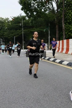 Runner Photo 4302151