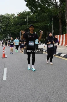 Runner Photo 4302165
