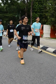 Runner Photo 4302211