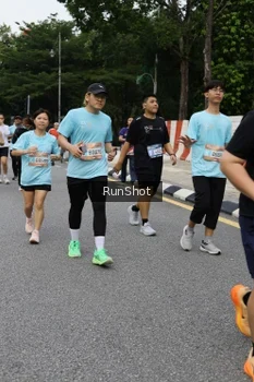 Runner Photo 4302224