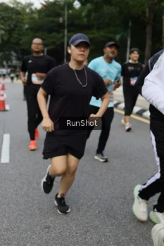 Runner Photo 4302275